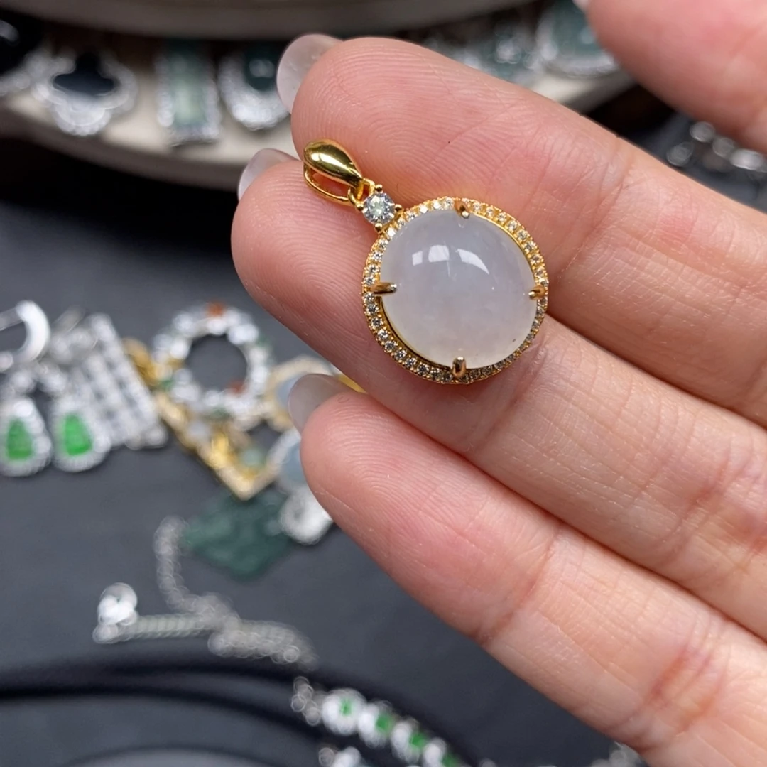 翡翠颈饰未镶嵌翡翠