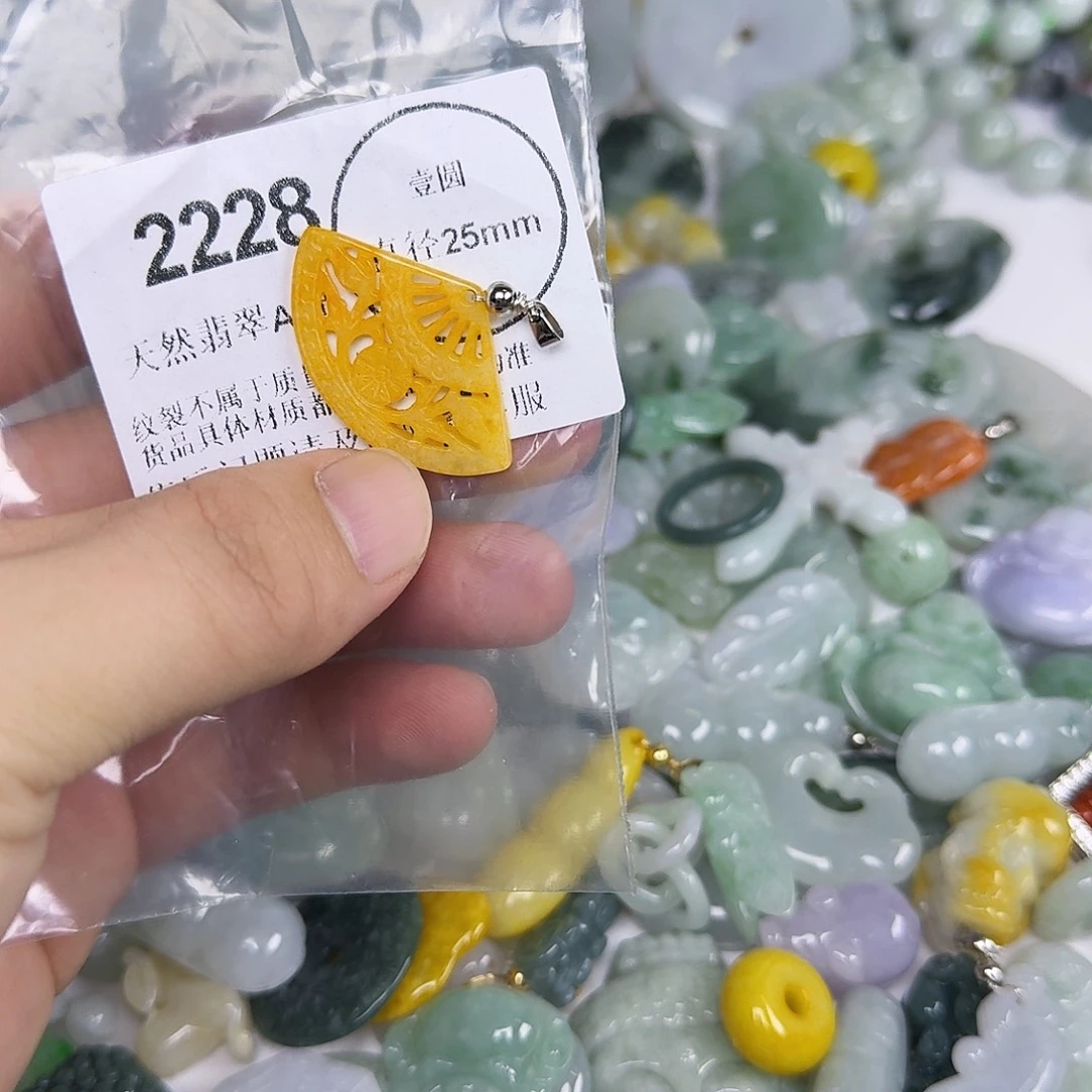 翡翠未镶嵌颈饰hhh