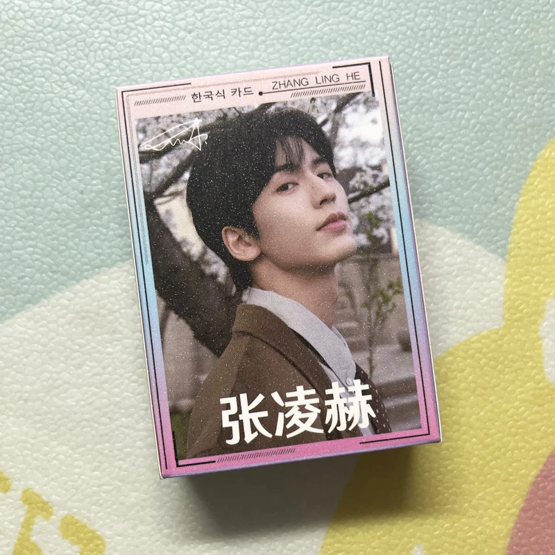 张凌赫自印小卡55张镭射闪卡个人写真集照片收藏小卡片生日礼物