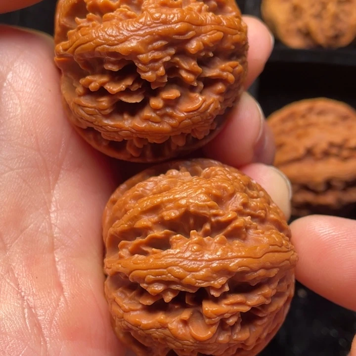 文玩核桃把件秦岭山脉核桃