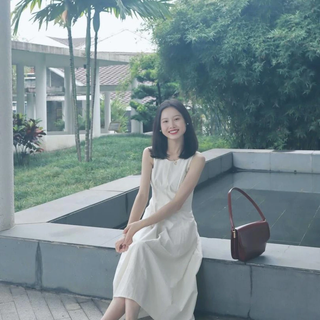 2025夏季新款法式白色连衣裙女茶歇小个子无袖背心裙气质显瘦