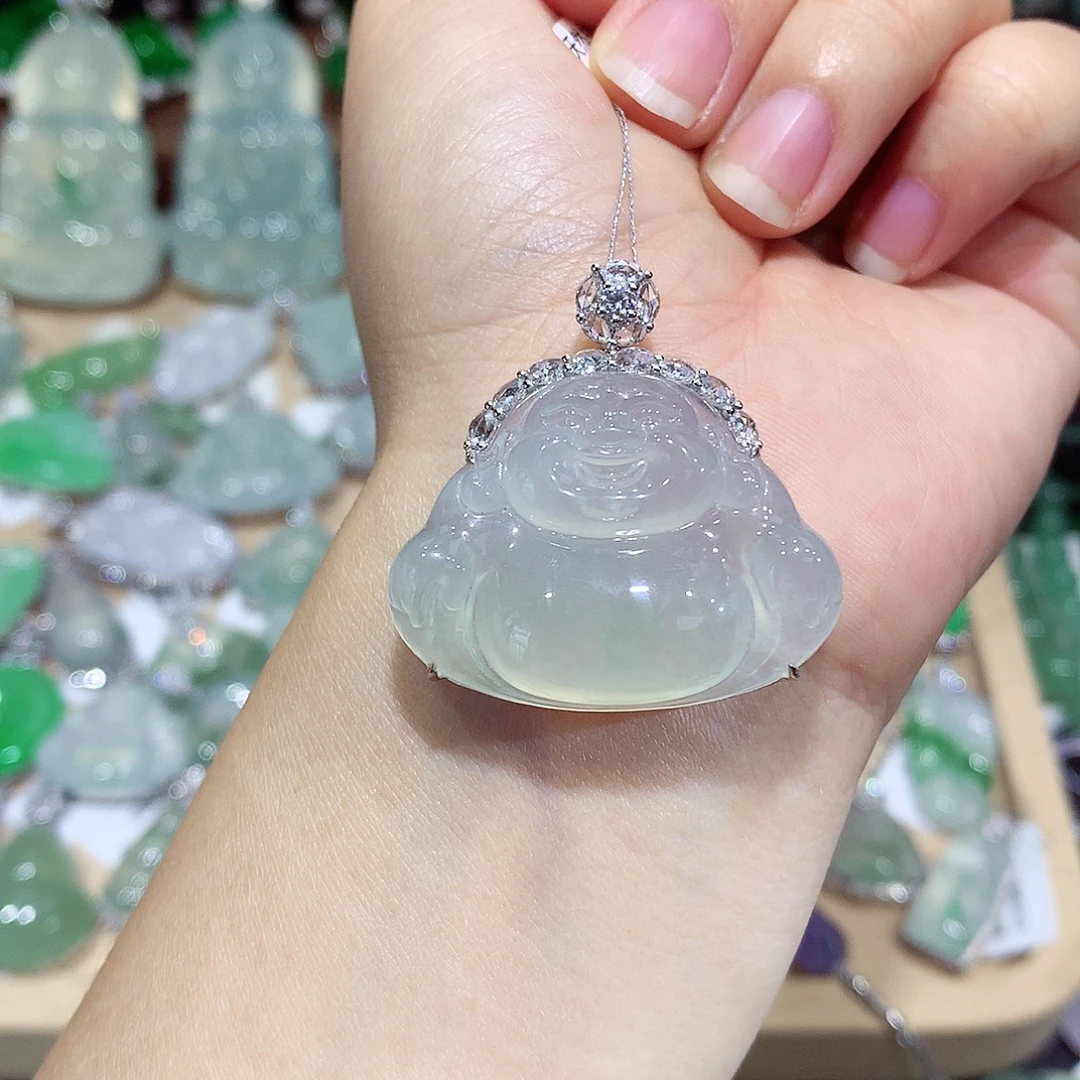 颈饰18K金镶嵌翡翠佛