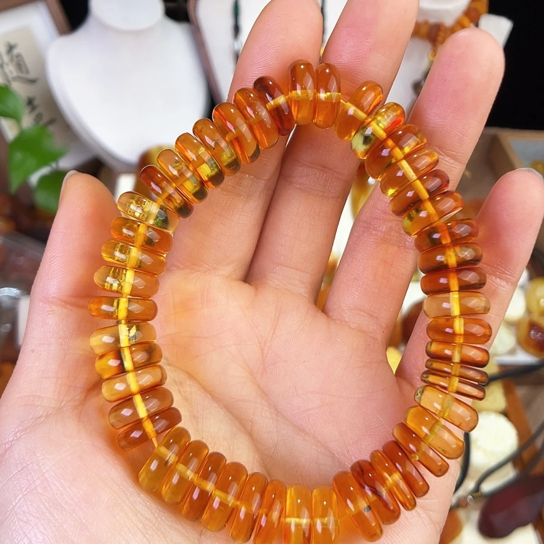 琥珀珠宝奇石未镶嵌。