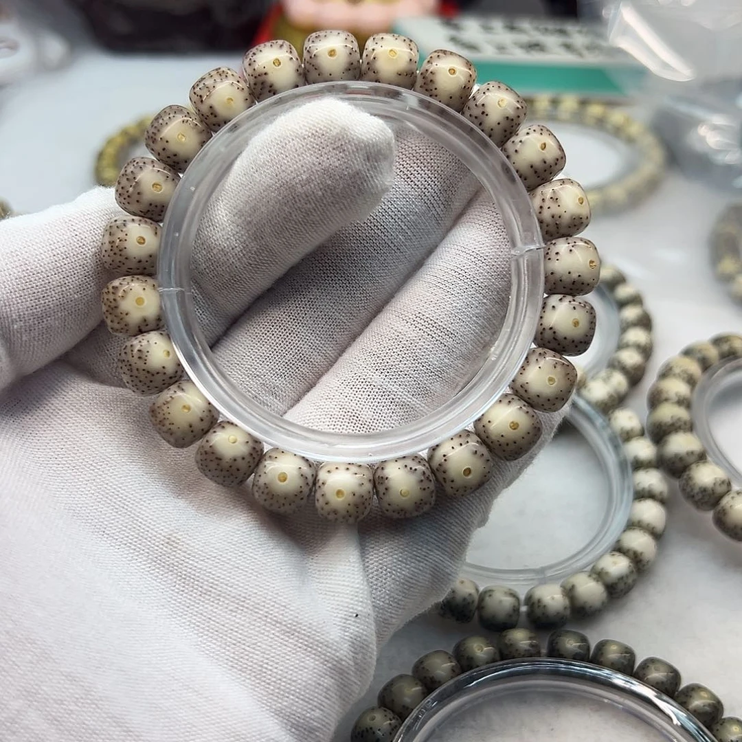 星月菩提吊坠10×9灰冰大眼睛  214