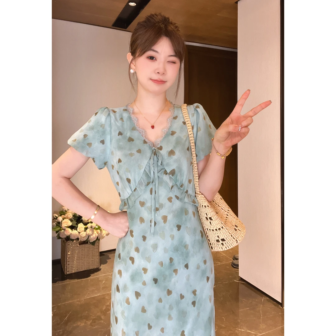 法式气质收腰显瘦浅绿色桃心中长款连衣裙