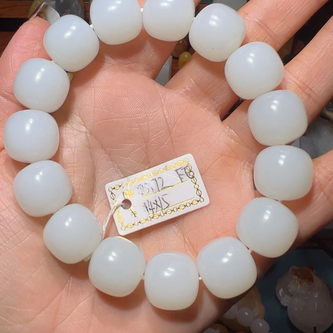 中***剑和田玉未镶嵌颈饰