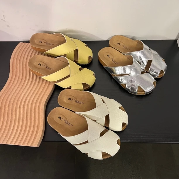 防滑休闲风一字拖包头凉拖鞋软底纳帕纹夏季拖鞋