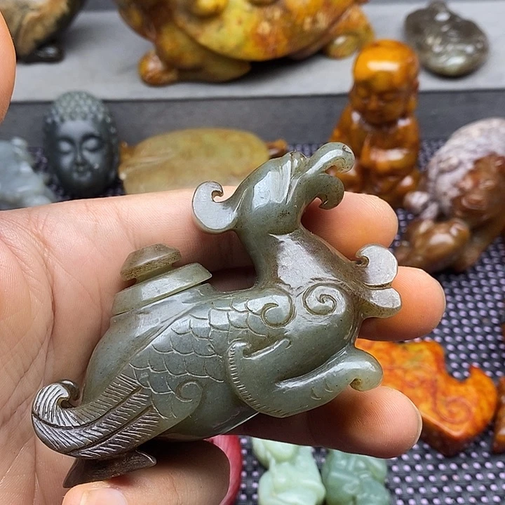 蛇纹石玉未镶嵌颈饰晨*