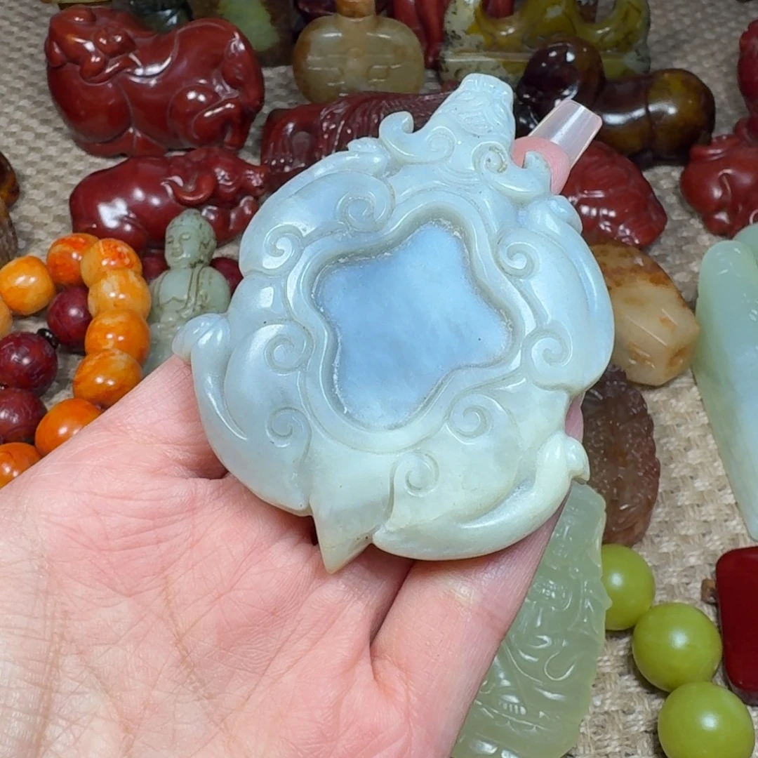 蛇纹石玉未镶嵌颈饰