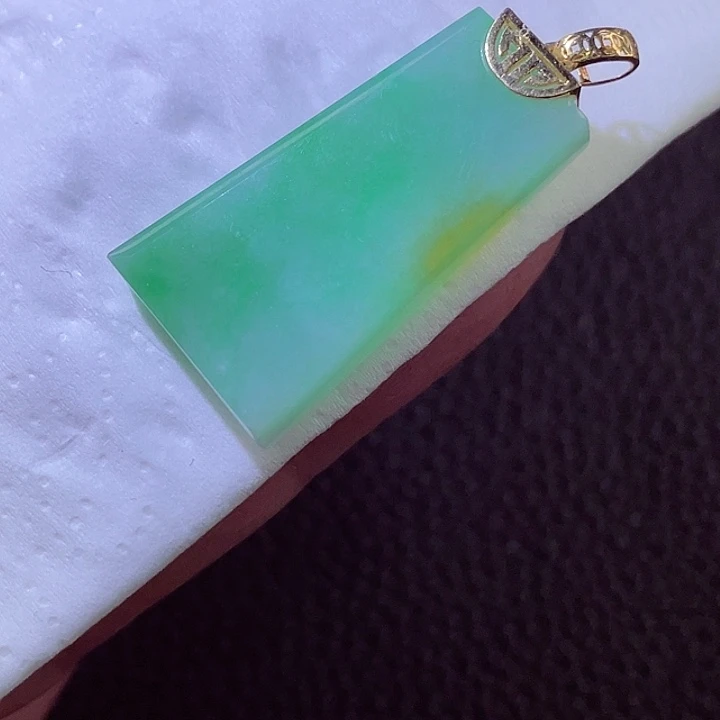 翡翠18K金镶嵌颈饰翡翠