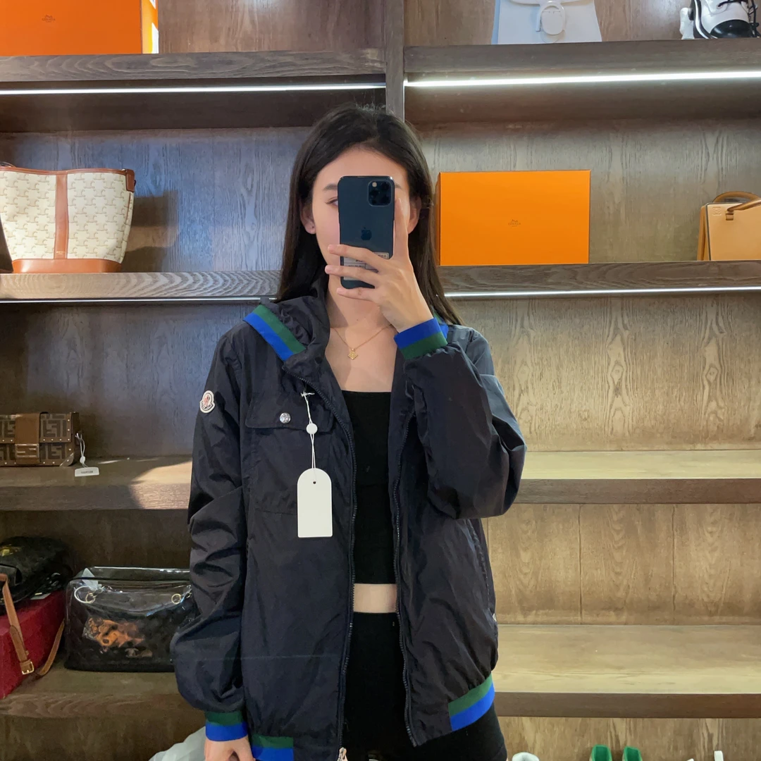 95新 MONCLER 麦殿/尼龙连帽休闲外套藏青色175/250704WXR9T03