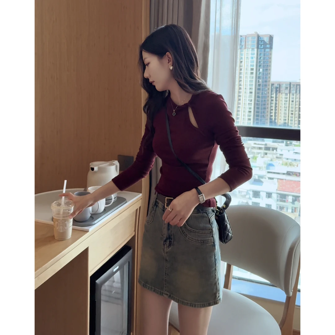 2025秋冬新款气质镂空设计感长袖t恤女修身显瘦外穿打底上衣女1