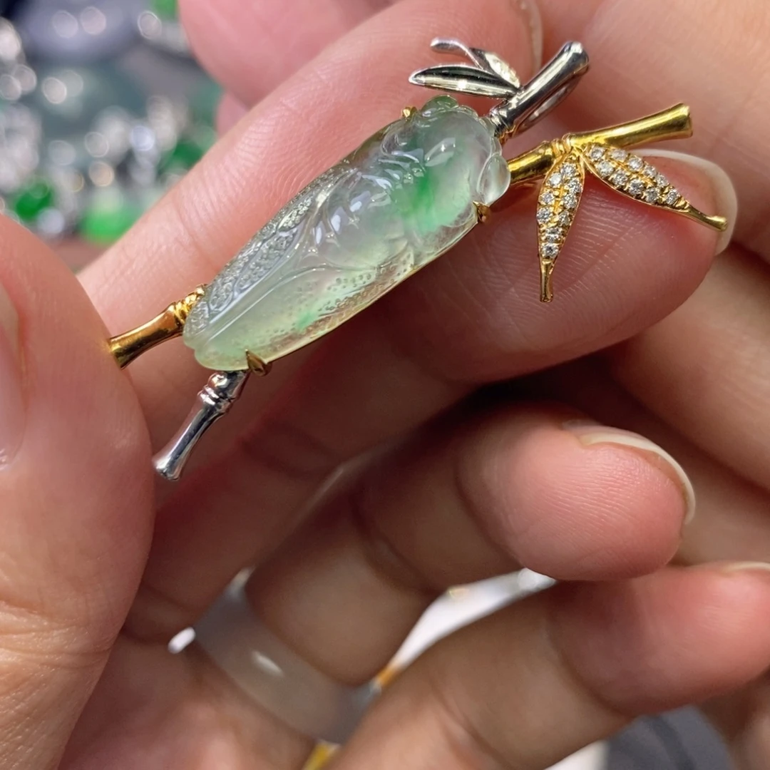 颈饰18K金镶嵌翡翠缅甸