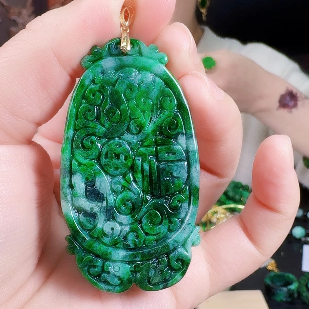 翡翠颈饰18K金镶嵌吊坠