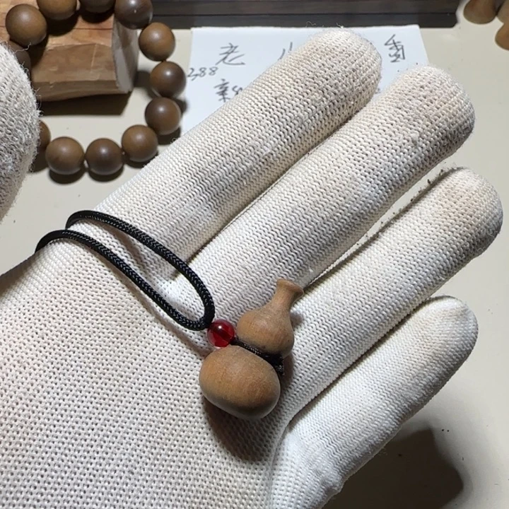 檀香木老山檀香黑肉小葫芦吊坠奶香