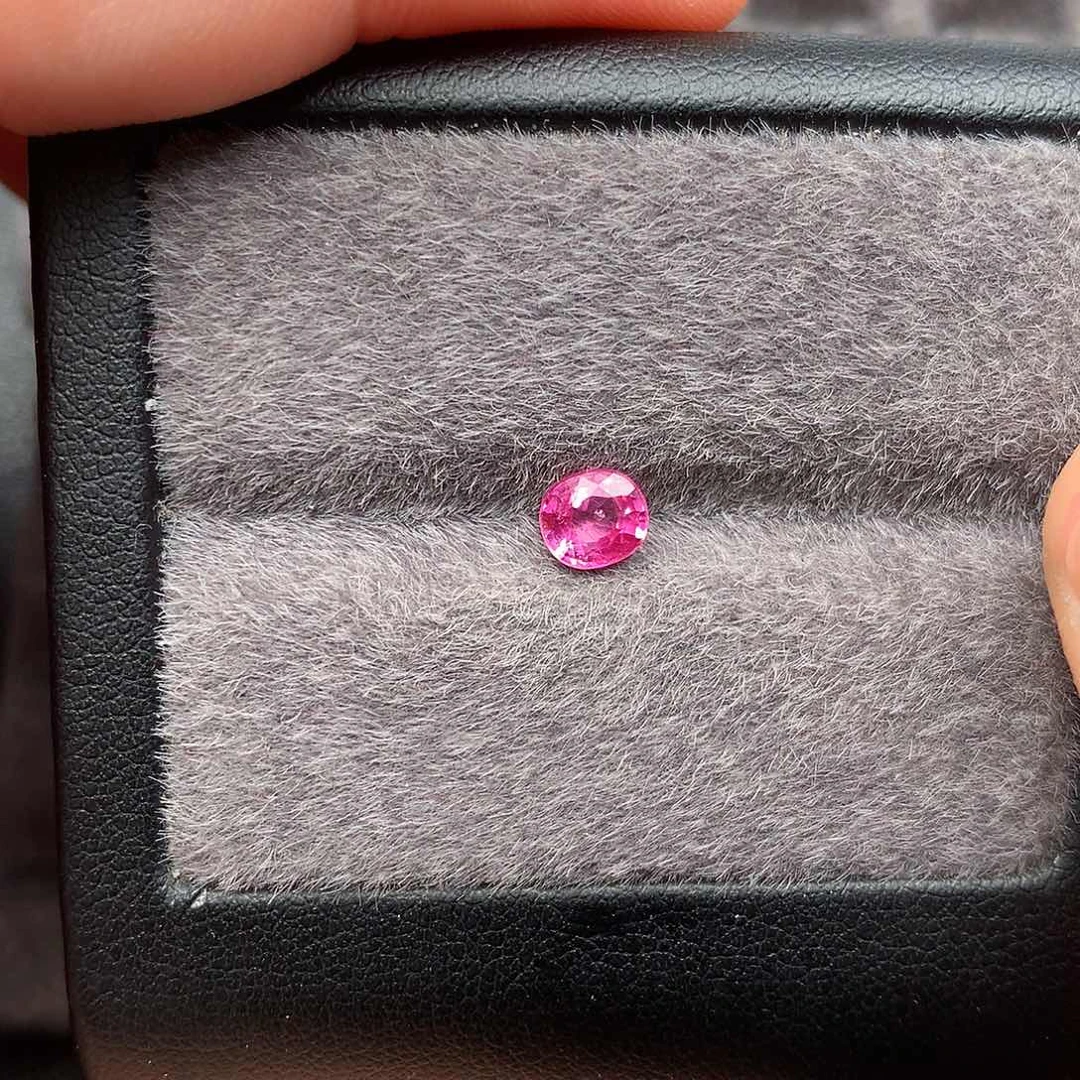 尖晶石裸石天然马亨盖尖晶石0.6CT