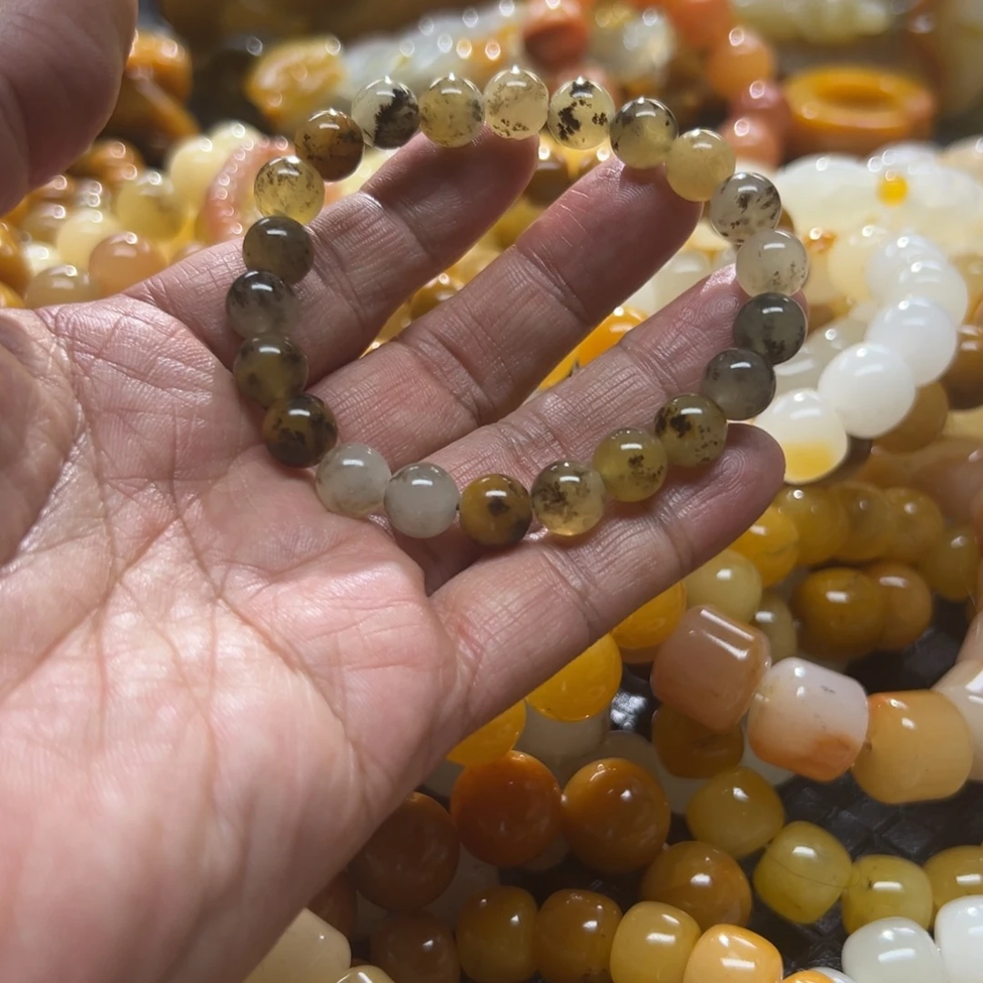 石英质玉未镶嵌颈饰