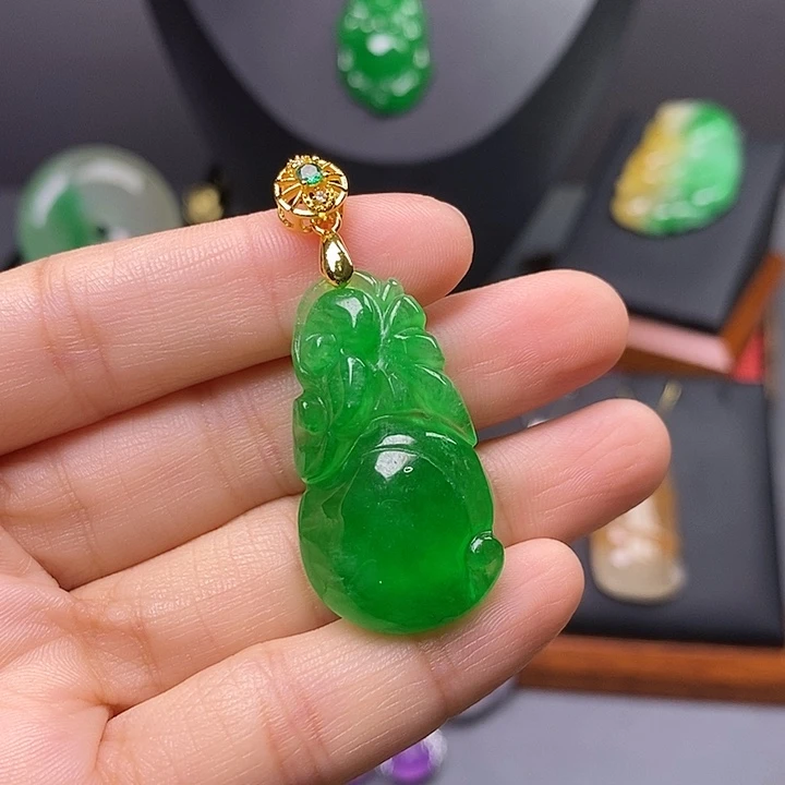 吊坠(赠链)未镶嵌翡翠