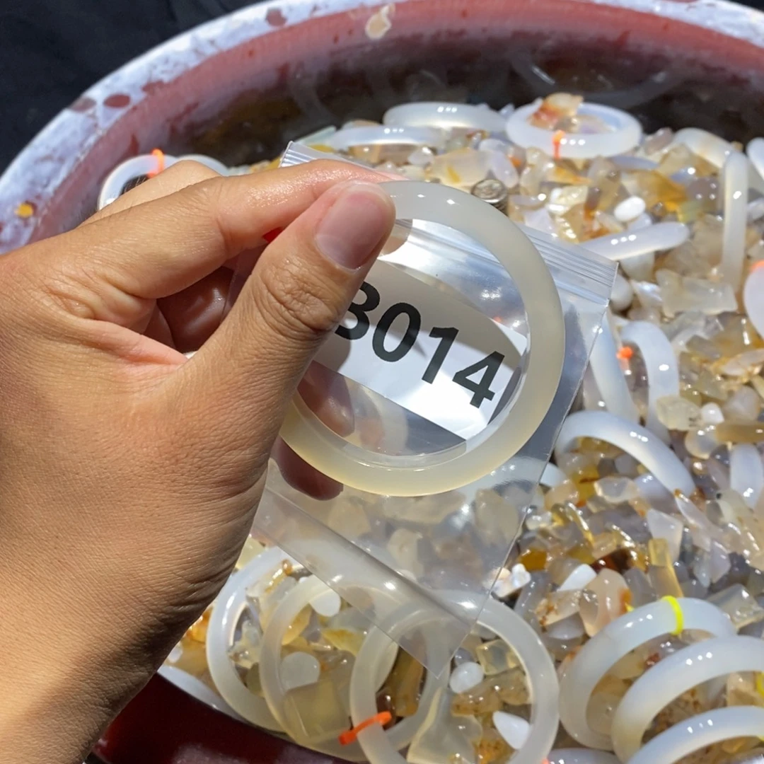 可***@玛瑙/玉髓未镶嵌手镯