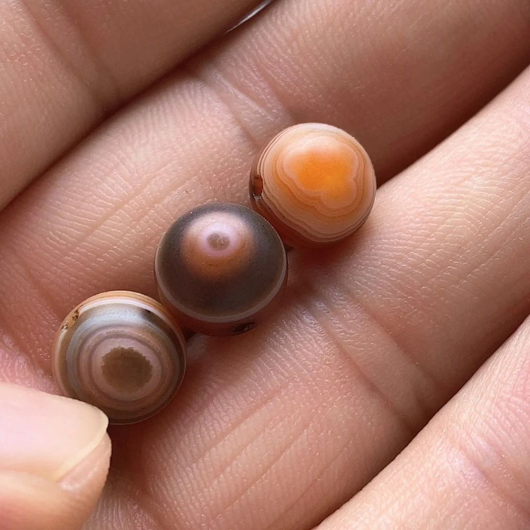 玛瑙/玉髓红眼睛随机发3颗未镶嵌