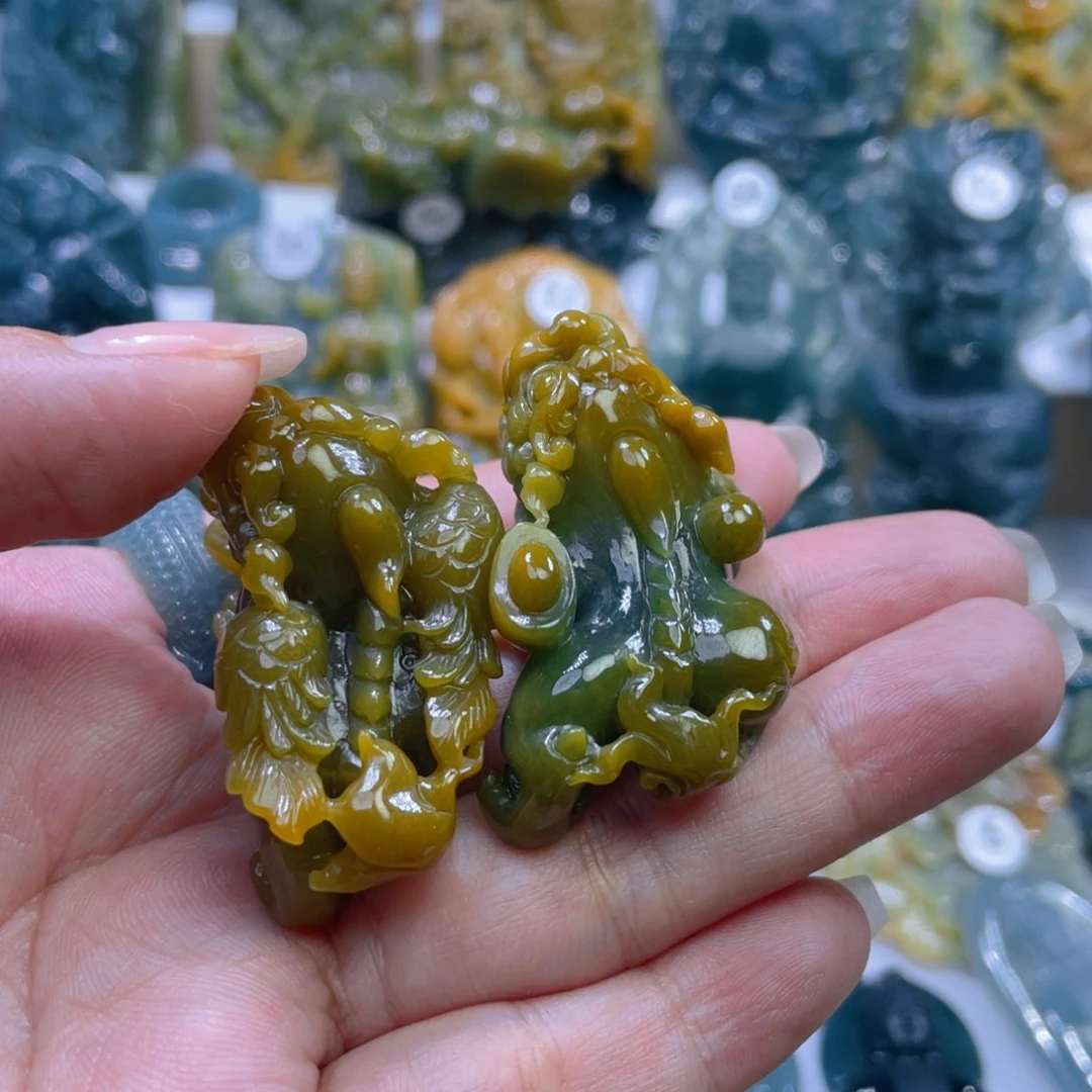 余***翡翠未镶嵌颈饰翡翠