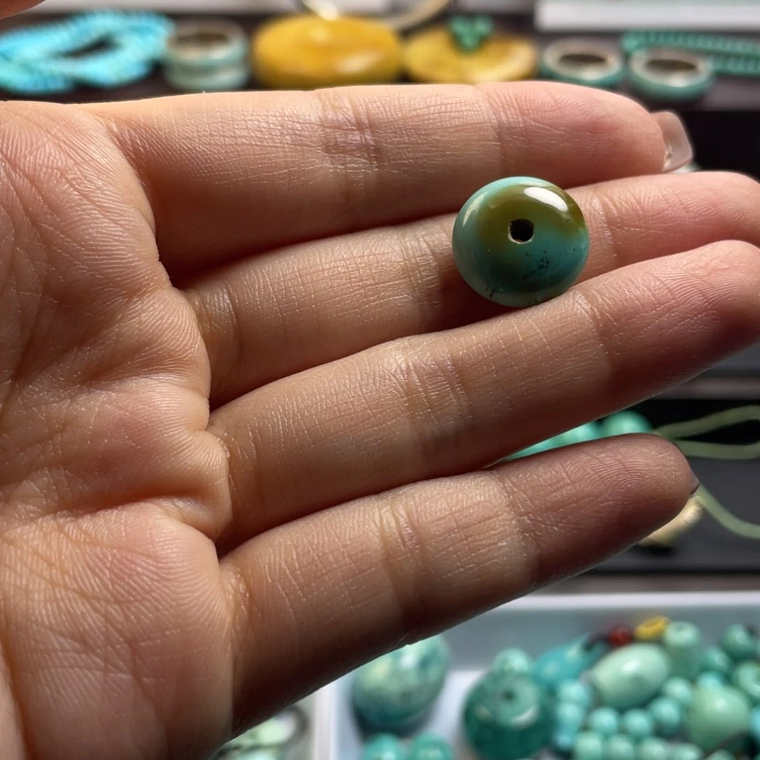 绿松石未镶嵌颈饰