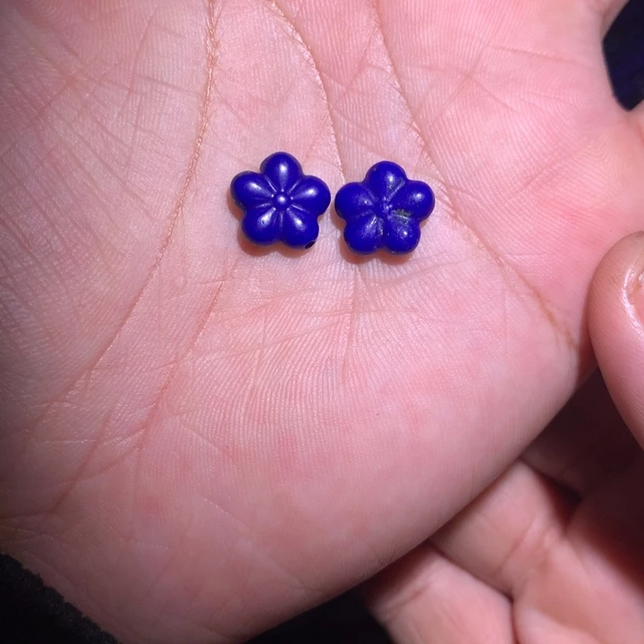 青金石未镶嵌一对五瓣花11*4