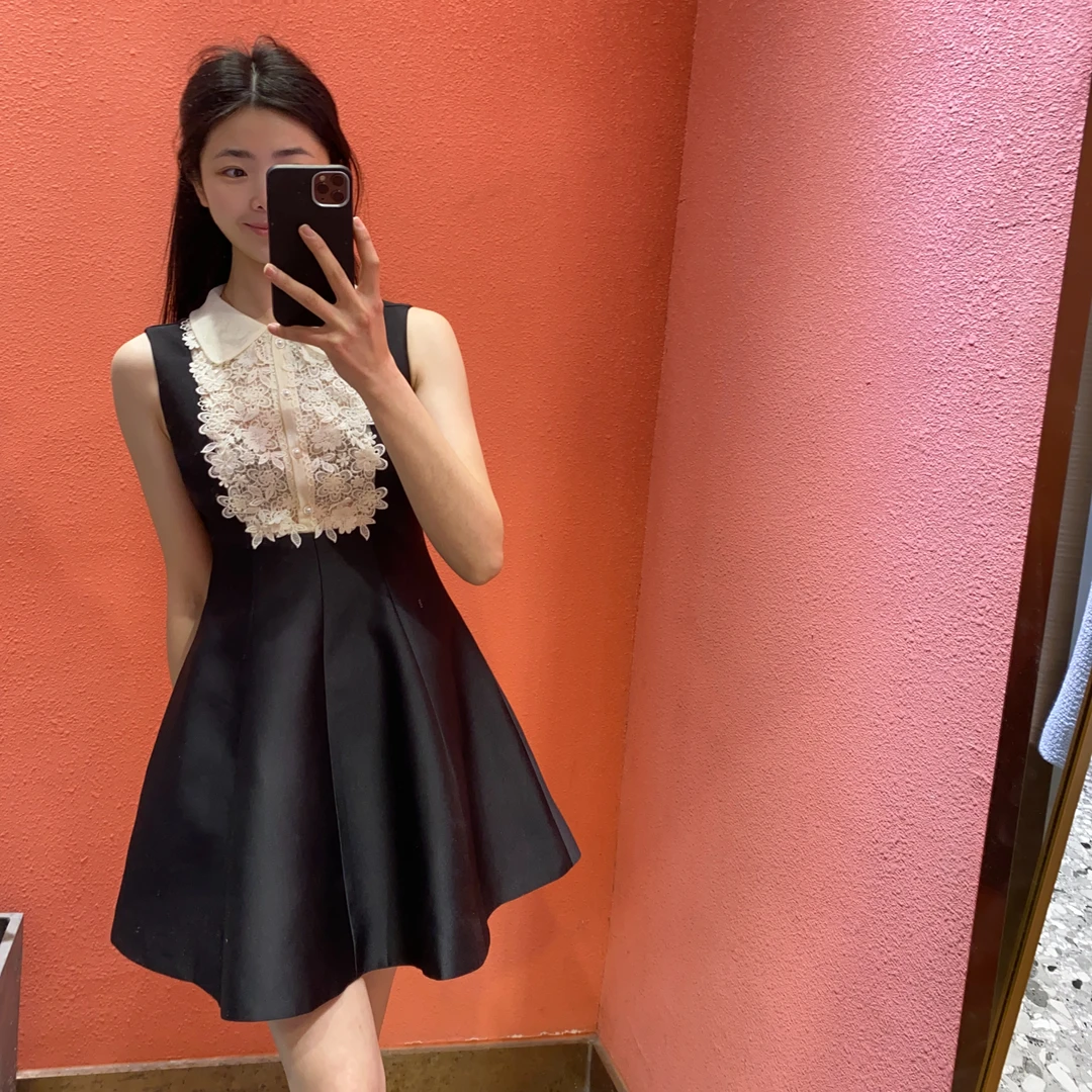 （默茗服装）胸前绣花黑色连衣裙