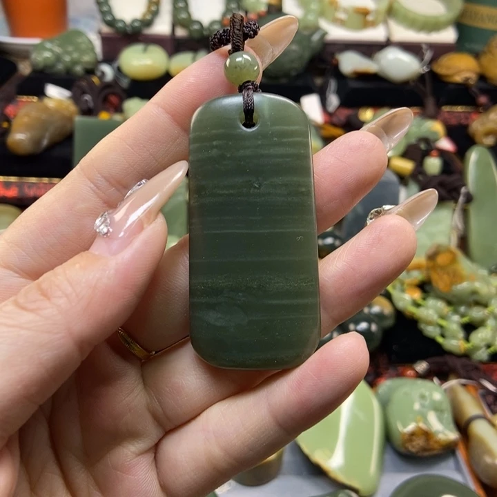 颈饰未镶嵌岫岩老玉（透闪石质玉）