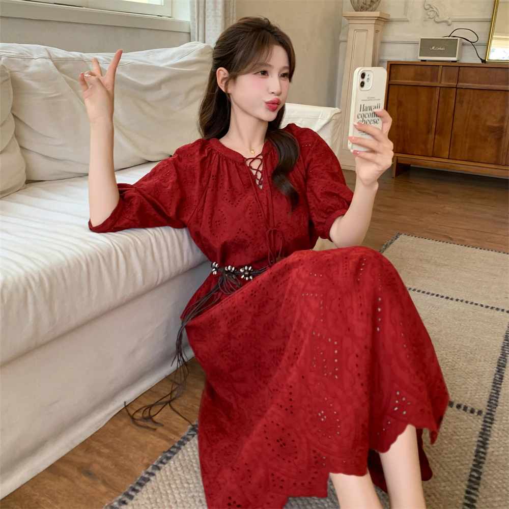 波西米亚红色镂空连衣裙女夏2024新款收腰显瘦度假风仙女裙法式