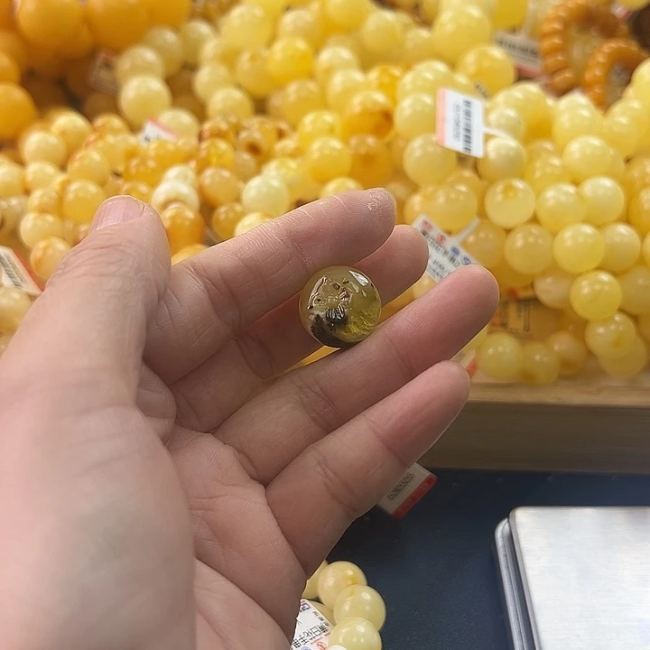 未镶嵌琥珀珠宝奇石