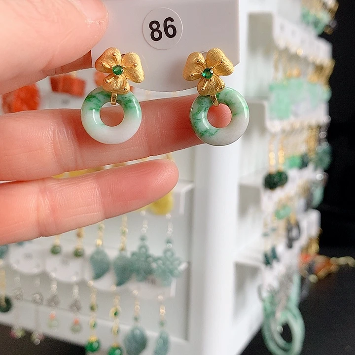 翡翠耳饰未镶嵌翡翠