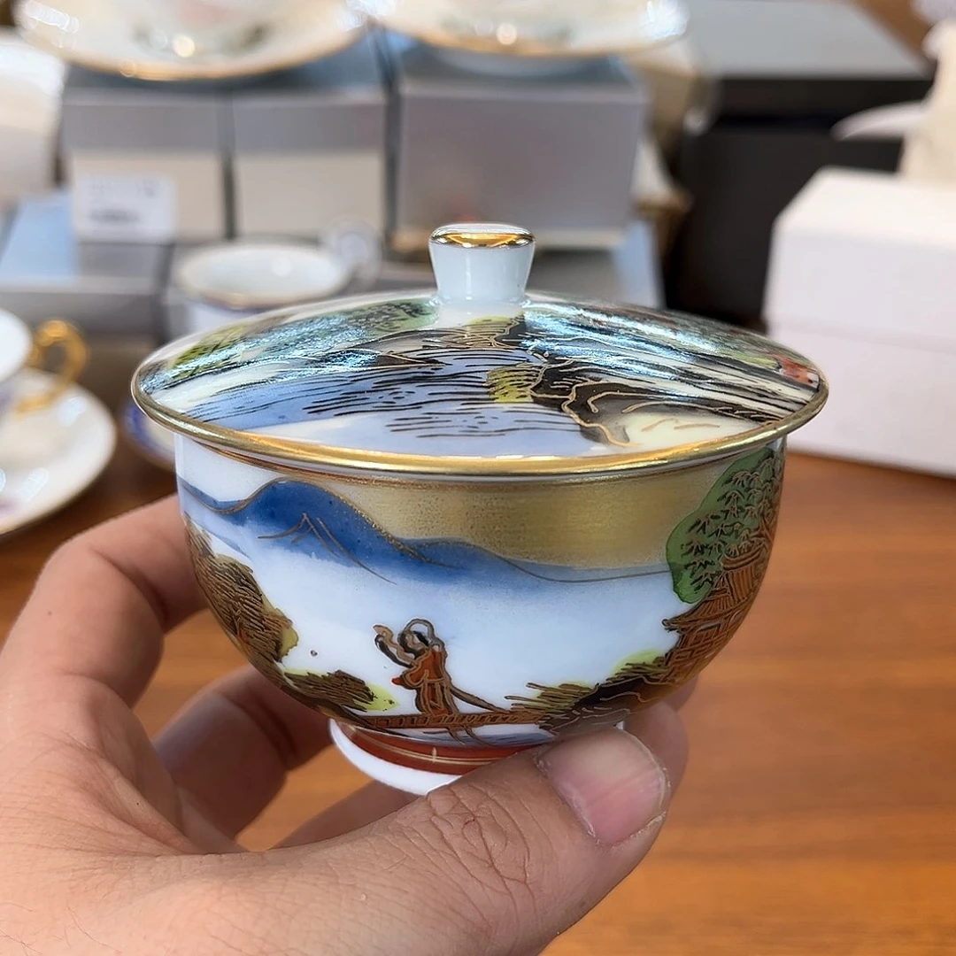 盖碗在家门口看到的小猫和