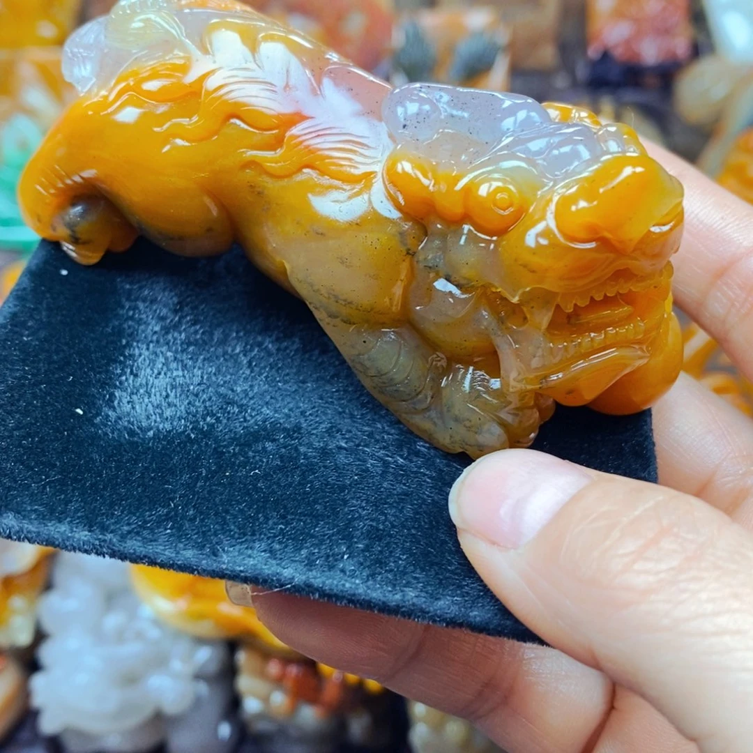 未镶嵌石英质玉（黄龙玉）颈饰