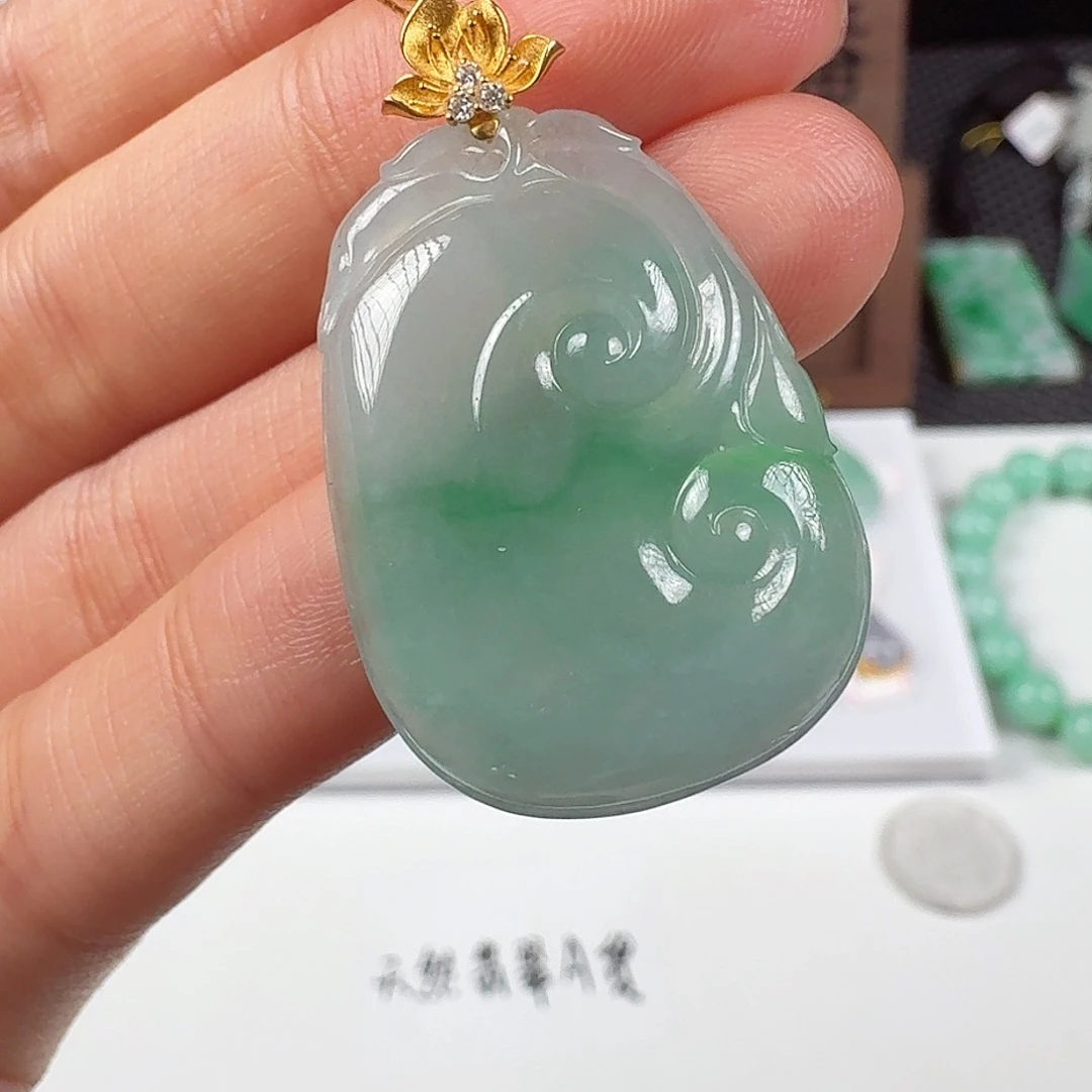 翡翠18K金镶嵌颈饰