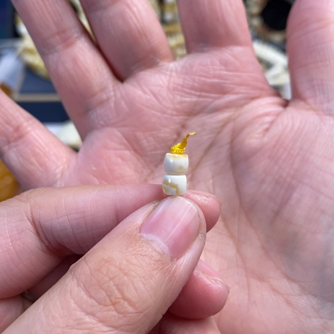 熹***蜜蜡未镶嵌裸石瓷白妖花直切对珠5.3孔道扩到2.0不退不换