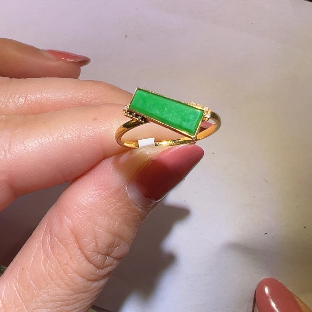 翡翠颈饰18K金镶嵌戒指