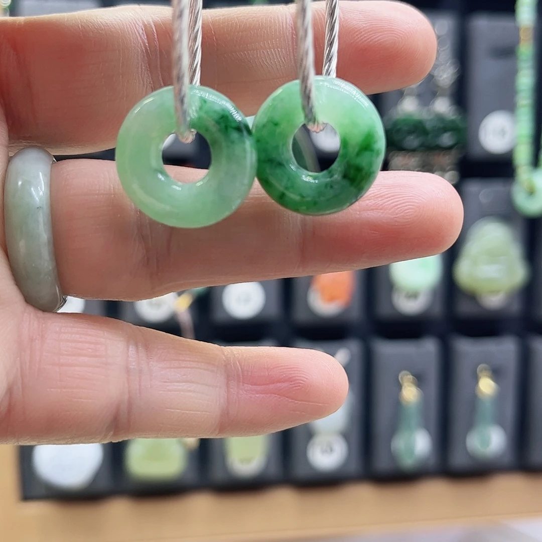 丽***川翡翠银S925镶嵌耳饰