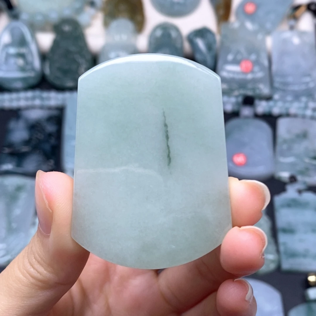 翡翠未镶嵌颈饰无事牌