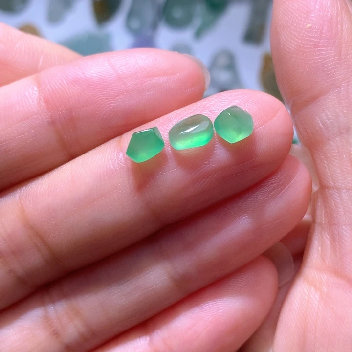 定制翡翠未镶嵌绿色随行