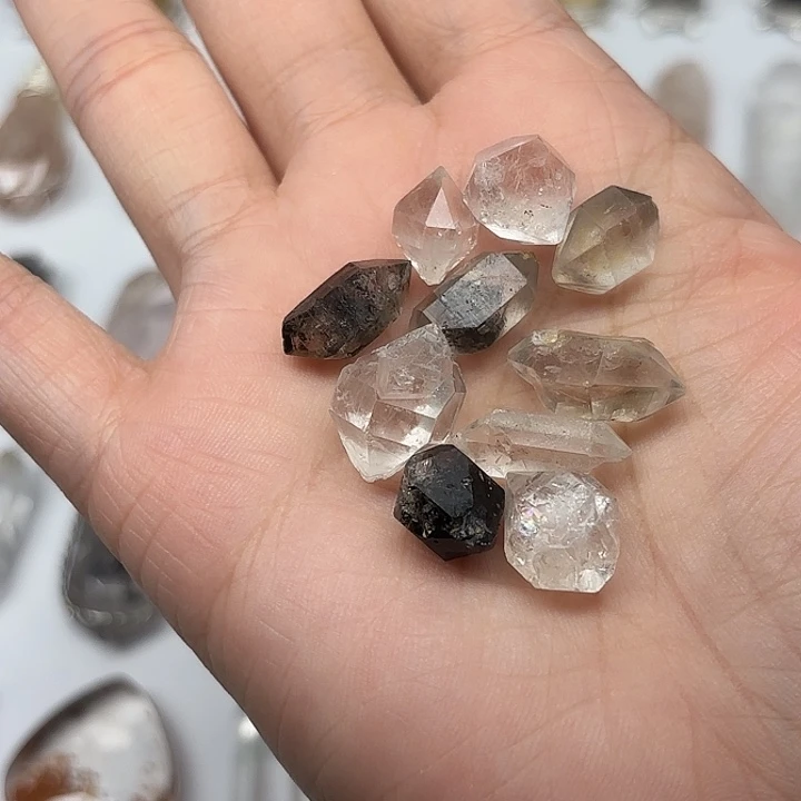 水晶未镶嵌颈饰10颗闪灵钻