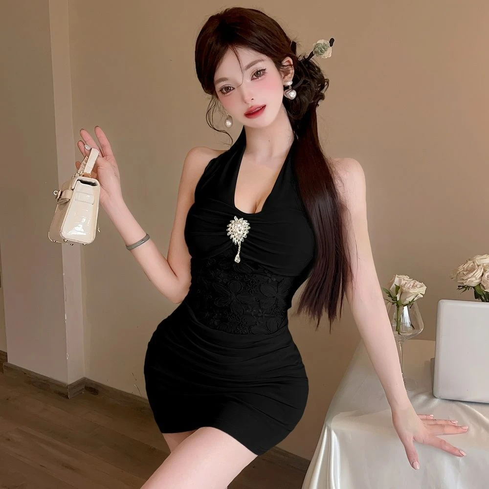 纯欲风蕾丝拼接挂脖抹胸包臀连衣裙女春夏设计感性感修身包臀短裙