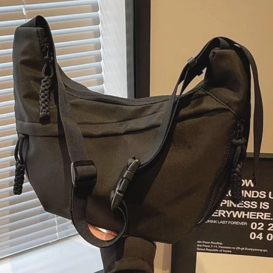 韩版纯色一体式斜挎包时尚小众复古单肩