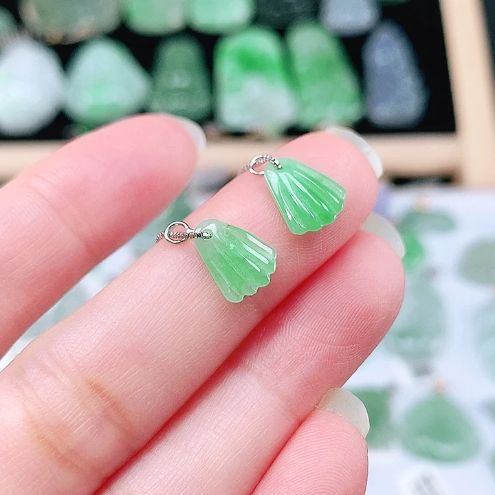 翡翠未镶嵌颈饰耳坠