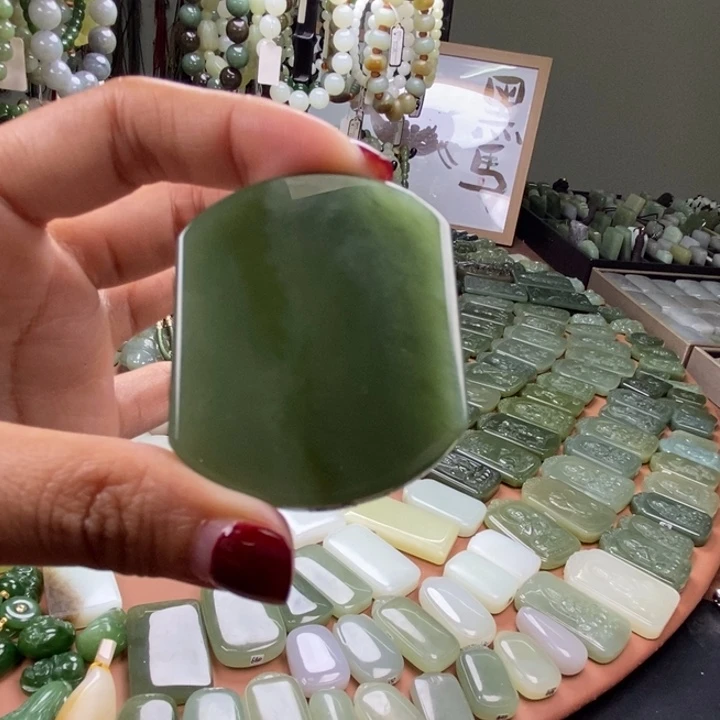 和田玉未镶嵌颈饰54*43*7