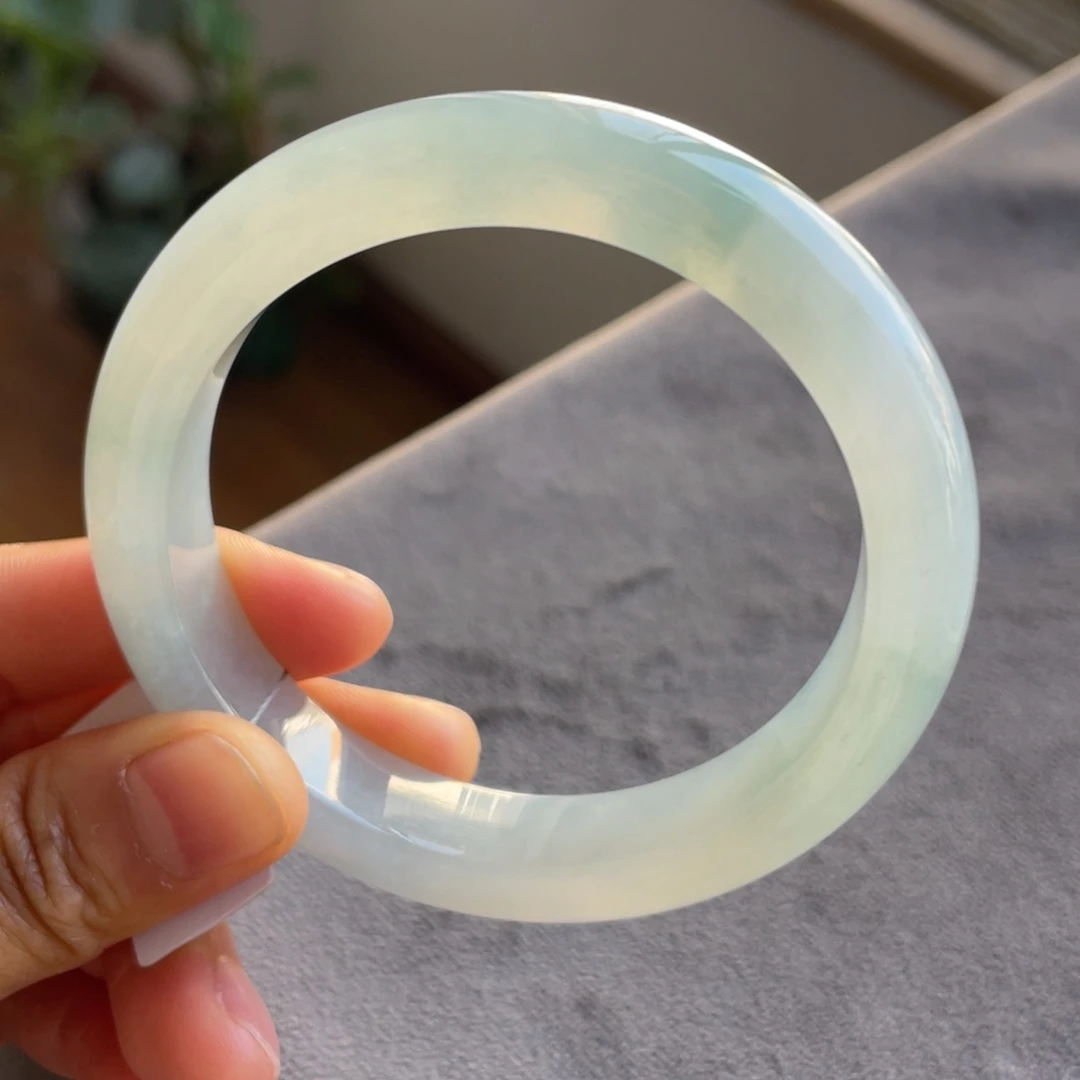 翡翠未镶嵌手镯冰润