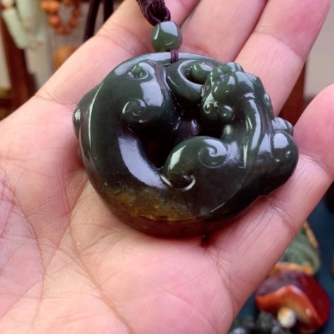 岫岩河磨玉（透闪石质玉）颈饰未镶嵌