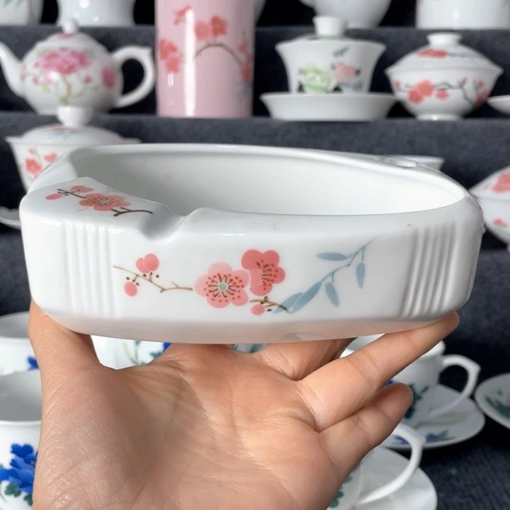 景德镇陶瓷烟灰缸