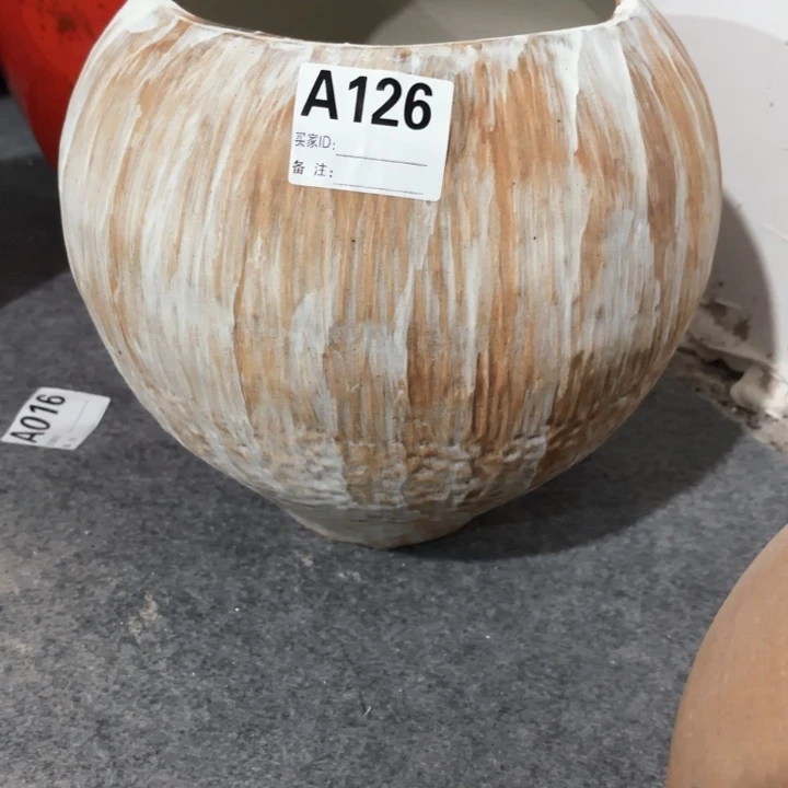 陶瓷垦**壳哇塞小珑福利花瓶A126