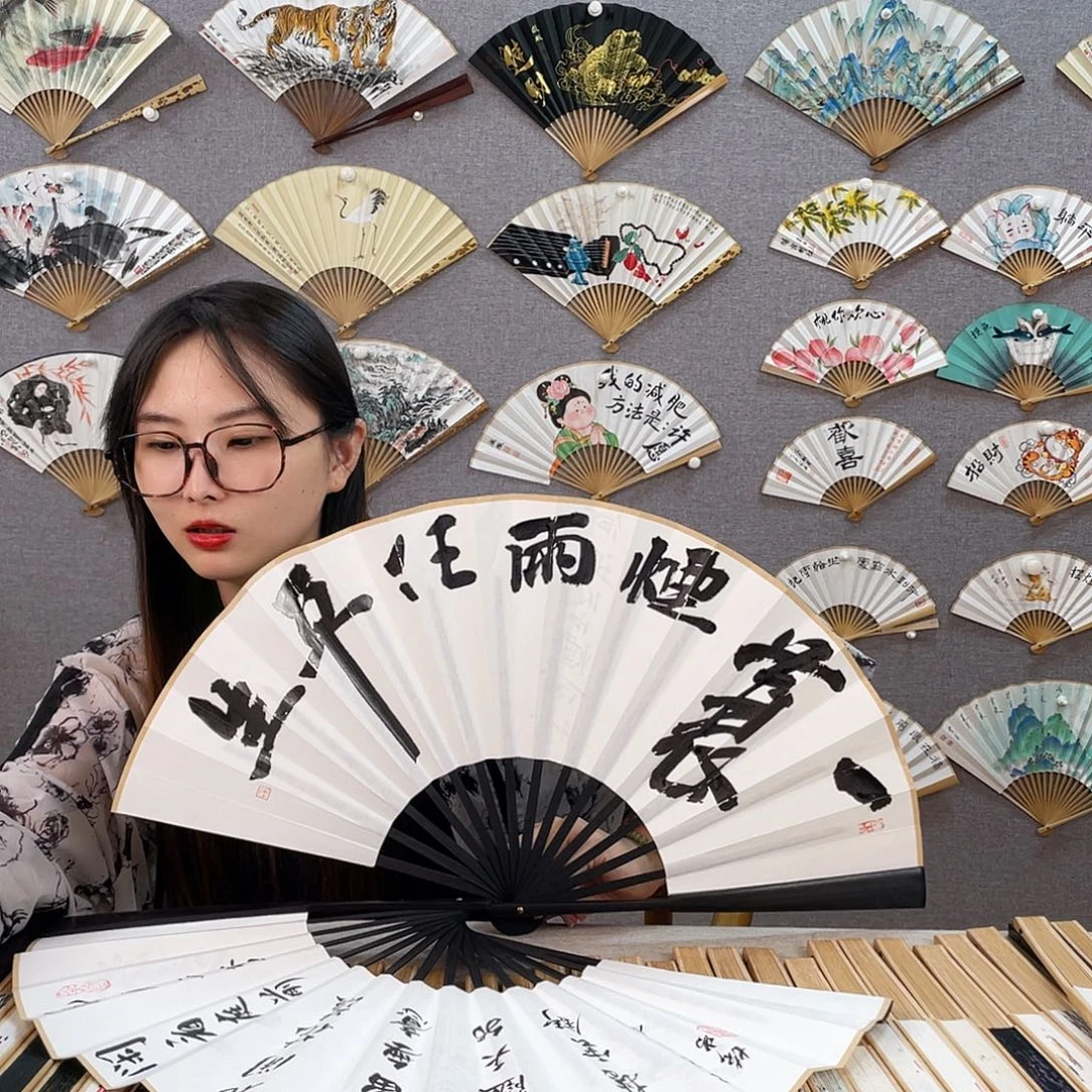 国画10寸-仿乌木福利折扇（默认粘好）